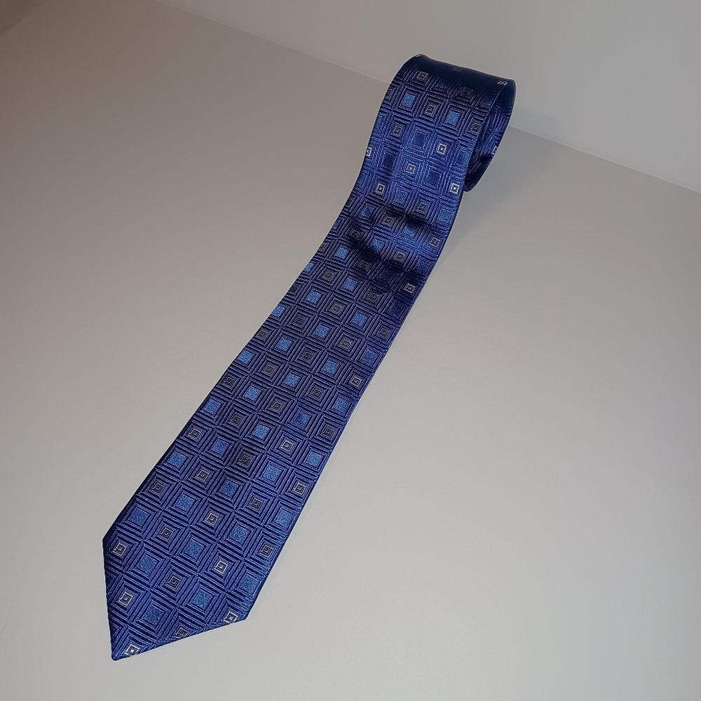 100% Silk Michael Kors Neck Tie 58"